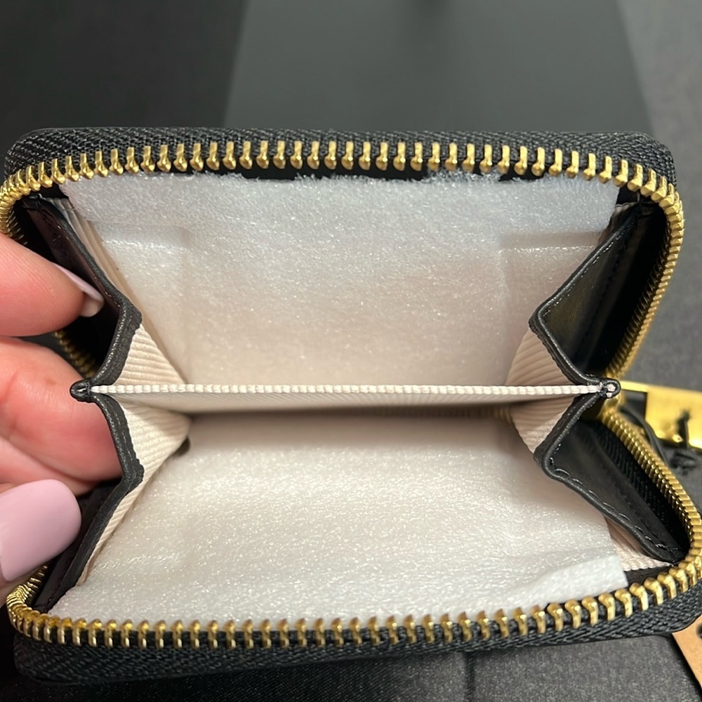 Margot New York | “Dana” Small Zip Around Leather Wallet - Picture 4 of 9